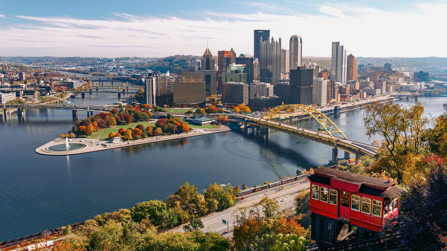 Minneapolis SEO experts analyzing Google Analytics data