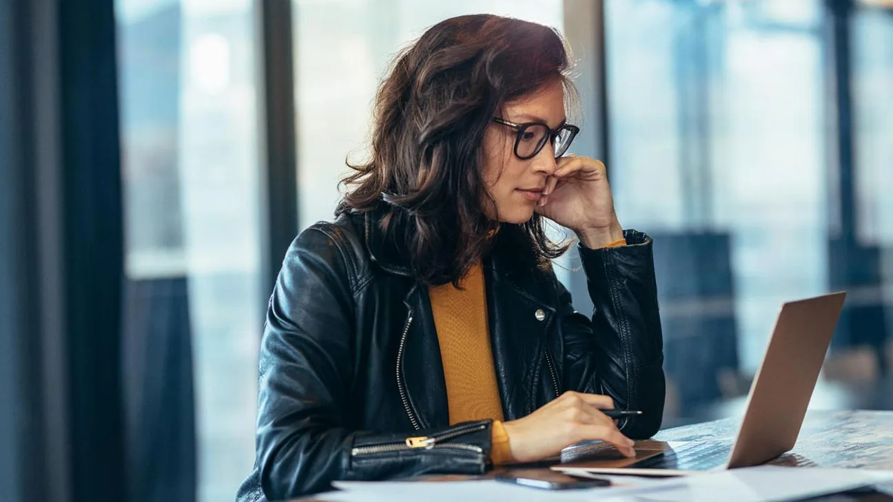 SEO expert discussing monthly package results with a business owner